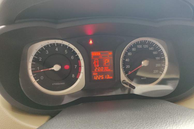 Used Venucia R50 2014 1.6L Automatic Splendid Edition
