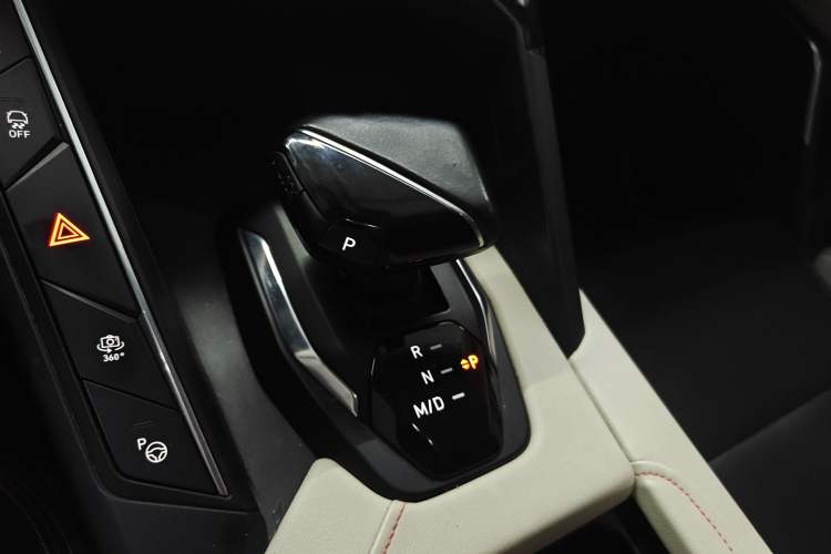 Used Lynk & Co 06 2021 1.5T Shero Pink Special Edition Gear Lever