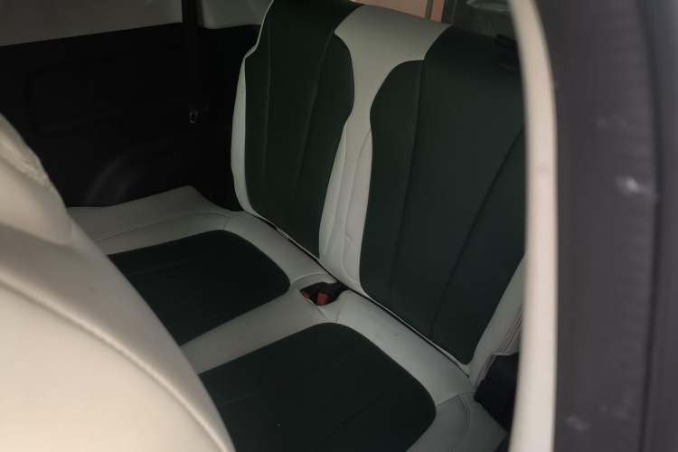 Used Roewe Clever 2021 302 km New Four-Seater Super-Efficient Version
