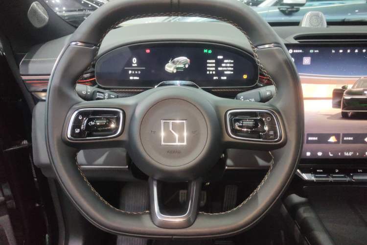 Used Zeekr 7X 2025 100 kWh Long-Range Rear-Wheel Drive with Intelligent Driving Features