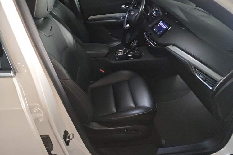 Used Cadillac XT4 2018 28T Two-Wheel-Drive Luxury Model
