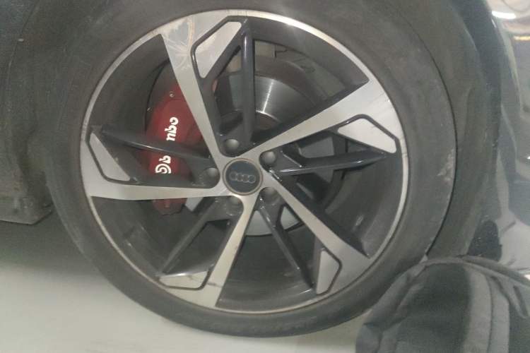 Used Audi A7 2018 35 TFSI Fashion Model Right Front Wheel Hub