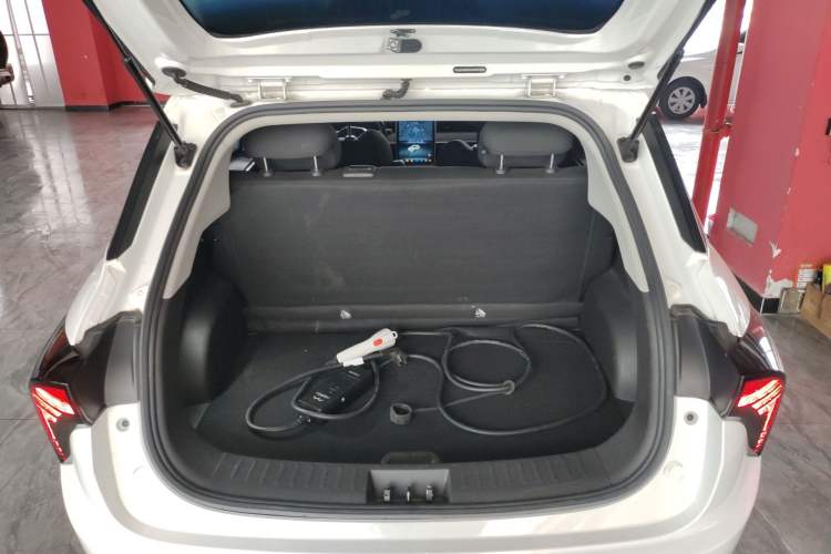 Used NETA V 2021 Standard Range Entertainment Version – Upgraded Model Trunk