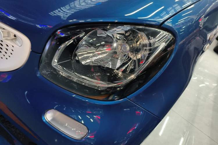 Used smart forfour 2016 1.0L 52 kW Passion Edition
