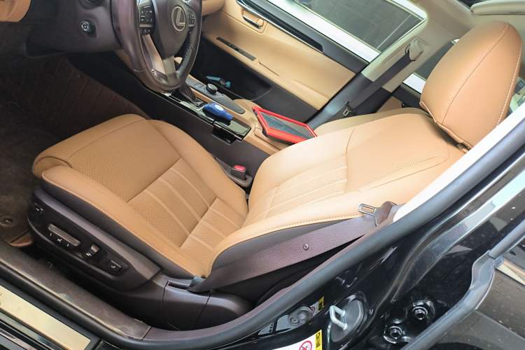 Used Lexus ES 2015 300h Comfort Edition