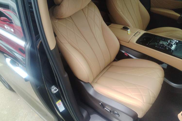 Used Denza D9 2025 DM-i Intelligent Drive 1020 Four-Wheel Drive Flagship Model Right Front Seat