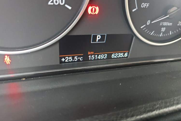 Used BMW 3 Series 2016 320Li Ambition Model Odometer Close Up