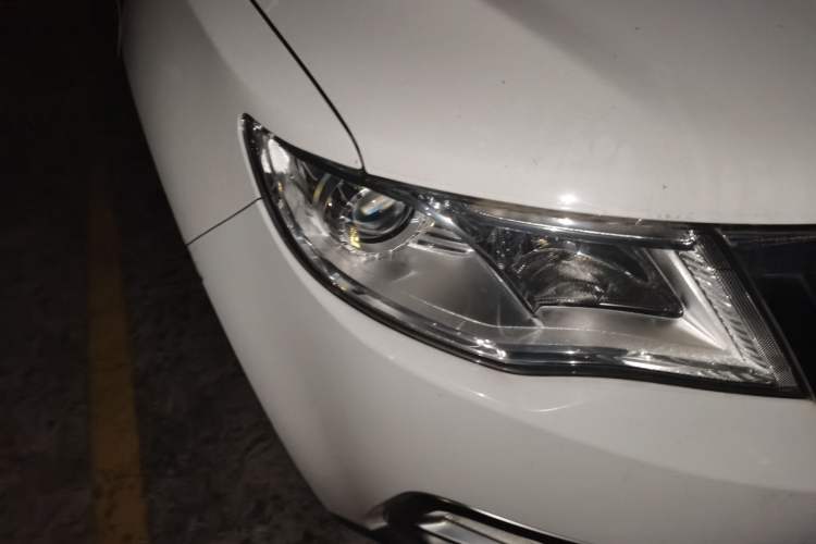 Used Geely Auto Emgrand X7 Sport 2016 1.8TD Automatic ZhiShang Model Right Front Headlight