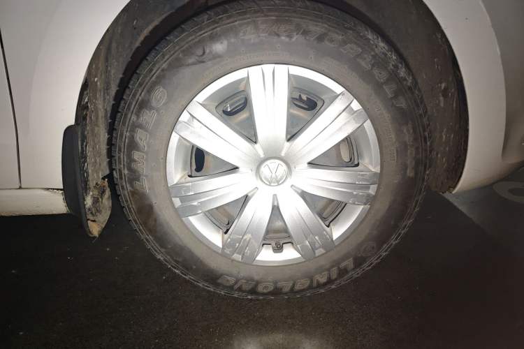 Used Volkswagen Jetta 2013 1.4L Manual Fashion Model Right Front Wheel Hub