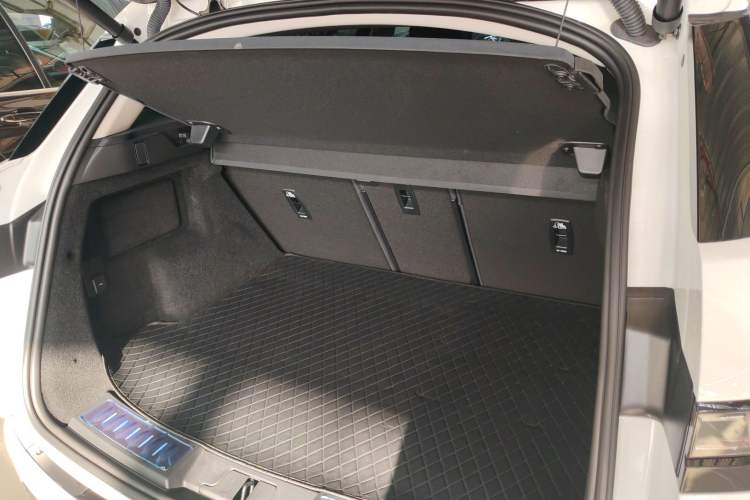 Used Land Rover Range Rover Evoque 2024 Aurora L 249 PS Prestige Light-Chasing Edition
