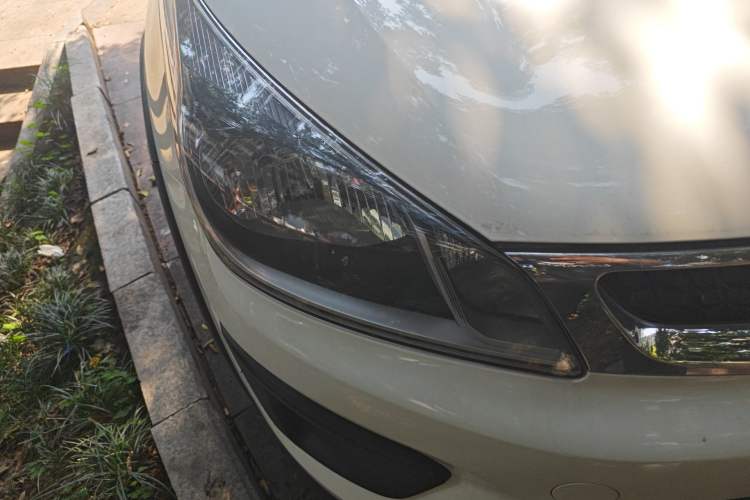 Used Kia KX Cross 2017 1.4L AT GLS Right Front Headlight