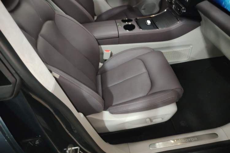 Used Leapmotor C11 2023 Pure Electric 580 All-Wheel-Drive Performance Edition Right Front Seat