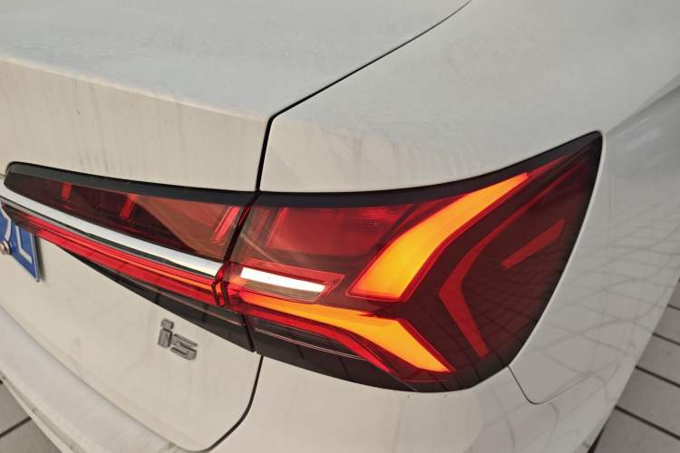 Used Roewe i5 2021 1.5L CVT Platinum Edition Exterior 3