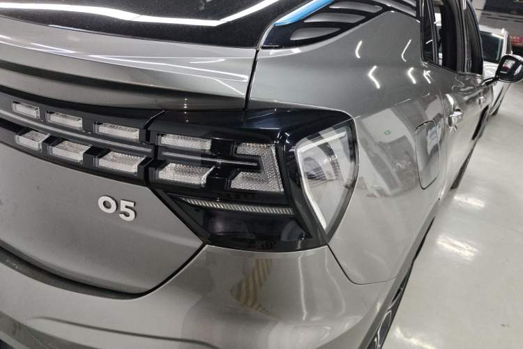 Used Lynk & Co 05 2020 2.0TD Two-Wheel Drive Shine Halo Exterior 3