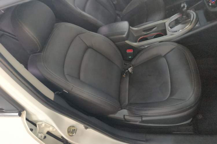 Used Kia Sportage R 2015 2.0L Automatic Two-Wheel Drive DLX Model Right Front Seat