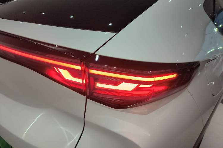 Used Volkswagen ID.UNYX 2024 Pro Long-Range Version Right Rear Taillight