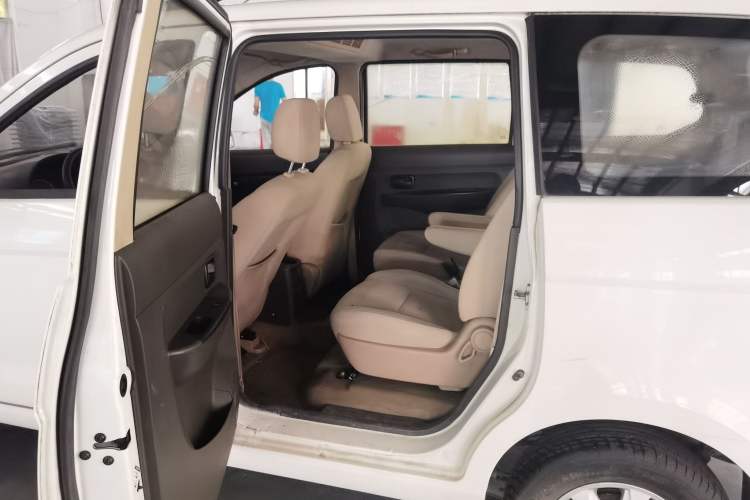 Used Wuling Hongguang 2016 1.5L Restyled S Comfort Version Interior 4