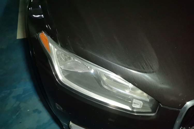 Used Volvo XC90  Right Front Headlight