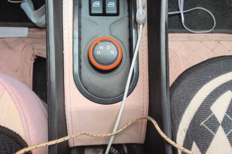 Used Dongfeng Fengon MINIEV 2022 Shishi Style Luxury Version Gear Lever