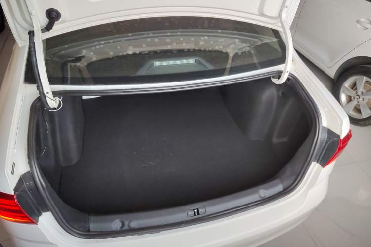 Used Volkswagen Lavida 2018 Classic 1.5L Automatic Fashion Edition China VI Standard Trunk