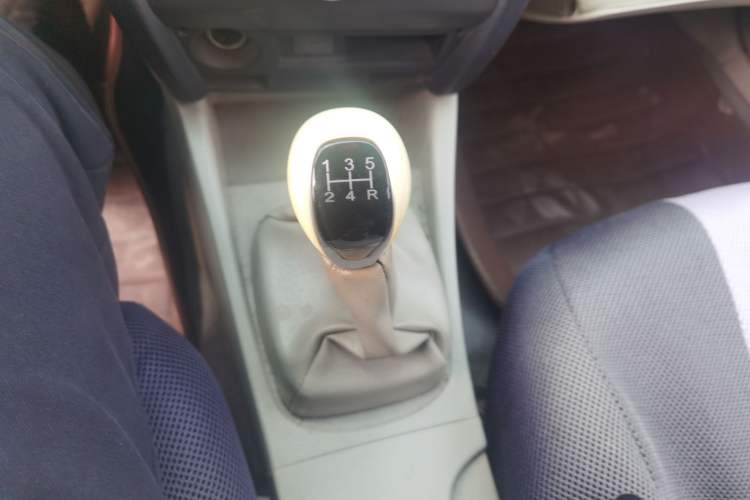 Used Soueast V3 Lingyue 2011 Revised Version 1.5L Manual – Style Edition Gear Lever