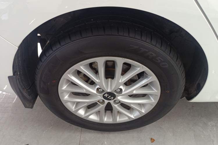 Used Kia K2 2017 Sedan 1.4L Automatic GLS Right Rear Wheel Hub