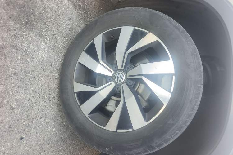 Used Volkswagen Tayron 2019 330TSI Two-Wheel Drive Luxury Model China VI Standard Right Front Wheel Hub