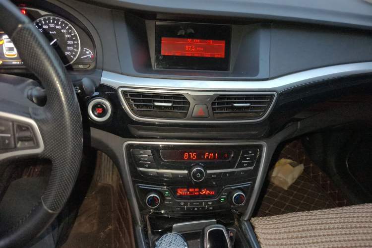 Used Geely Auto Emgrand GT 2016 2.4L Comfort Version Audio And AC Panel