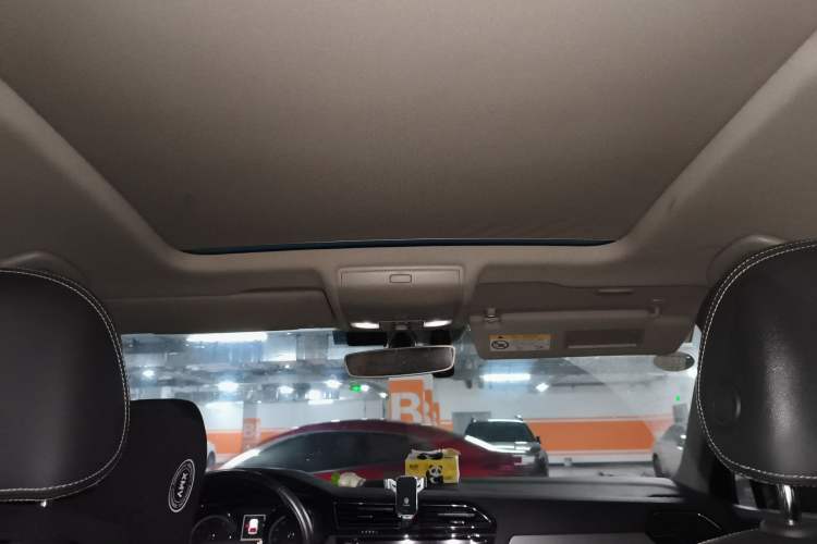 Used Volkswagen Tiguan L 2019 Revised 330TSI Automatic Two-Wheel Drive Smart & Luxury Edition China VI Standard Headliner