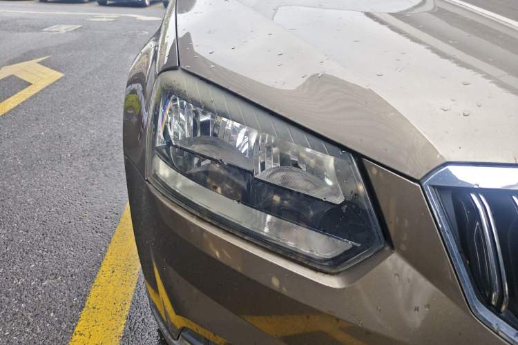 Used Skoda Yeti 2014 1.8TSI DSG Polar Edition Right Front Headlight