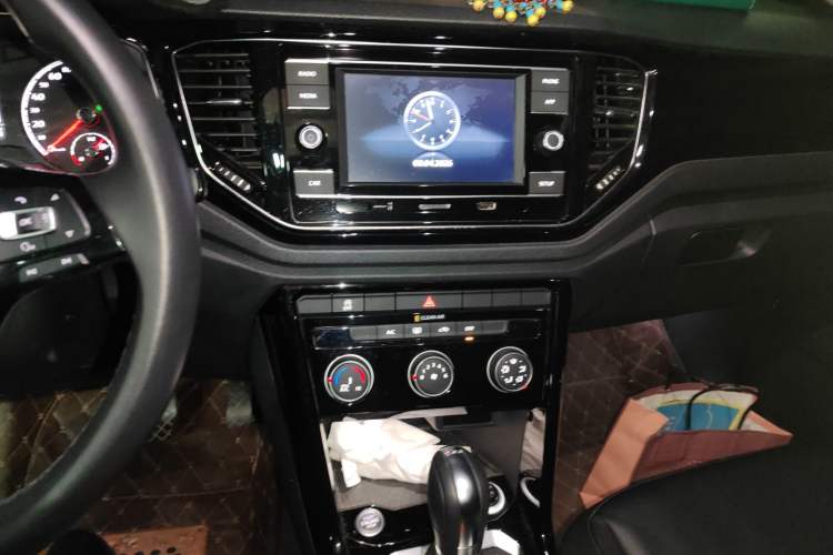 Used Volkswagen T-ROC 2018 280TSI DSG Two-Wheel-Drive Comfort Version China V Standard Audio And AC Panel