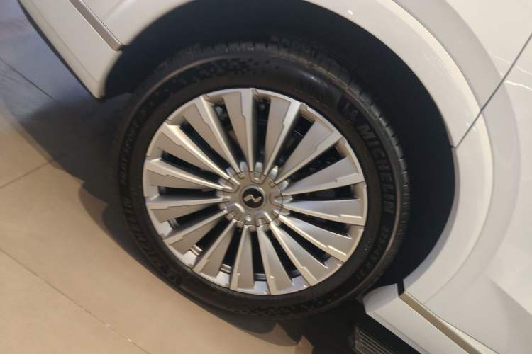 Used ONVO Luxeed L90 2025 Model—Ultra Six-Seater Version