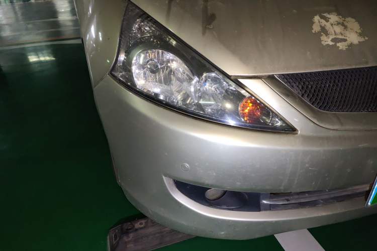 Used Mitsubishi Grandis 2007 2.4 7-Seater Comfort Edition Right Front Headlight
