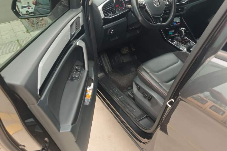 Used Volkswagen Tayron 2020 280TSI Two-Wheel Drive Luxury Connect Edition Driver Seat