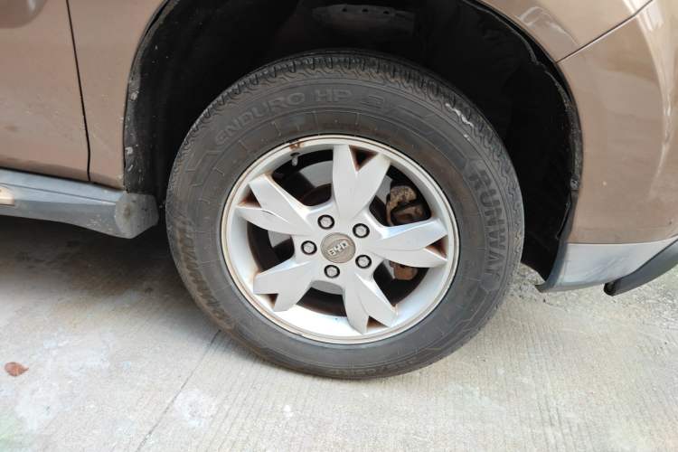 Used BYD S6 2013 Jingyue Edition 2.0L Manual Elite Model 5 Seats Right Front Wheel Hub