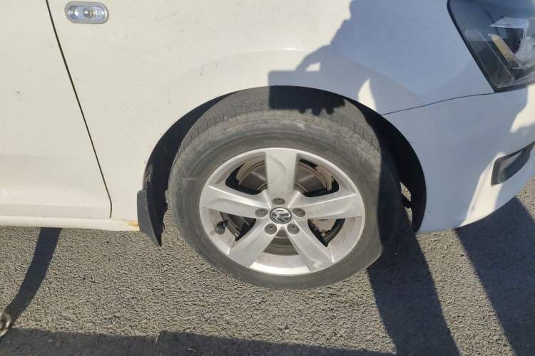 Used Volkswagen Santana 2013 1.6L Manual Comfort Edition Right Front Wheel Hub