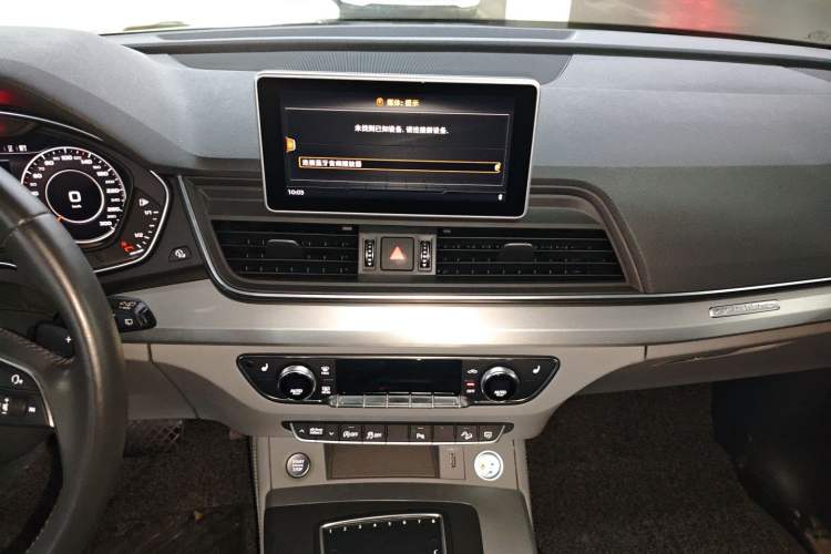 Used Audi Q5L 2018 40 TFSI Prestige Fashion Edition China V Audio And AC Panel