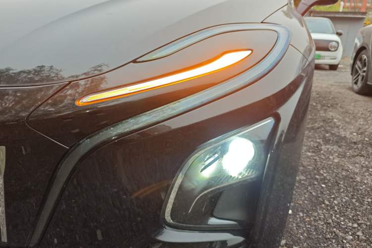 Used Hongqi E-QM5 2022 431 km Charge & Enjoy Edition