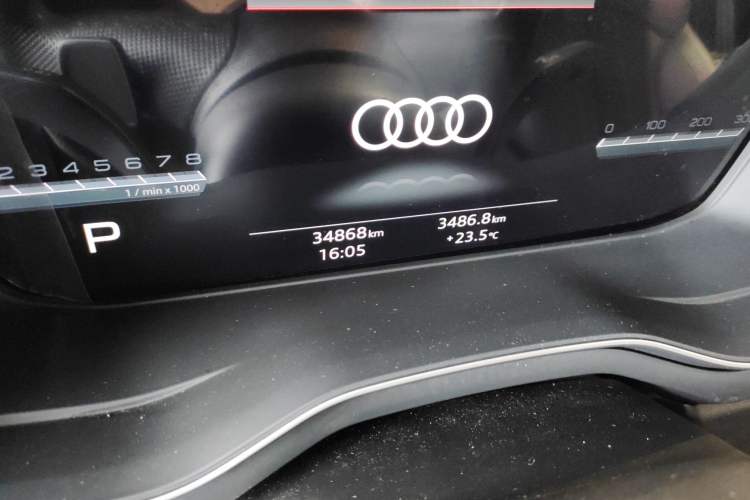 Used Audi A4L 2024 40 TFSI Luxury Dynamic Edition Odometer Close Up
