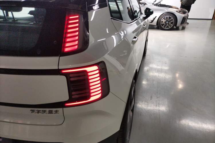 Used Volvo EX30 2025 Rear-Drive Long-Range Plus Model