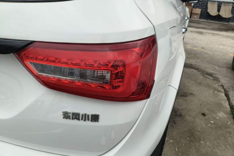 Used Dongfeng Fengon 580 2021 Revised ☆ Star Edition 1.8L Manual Elite Version Right Rear Taillight