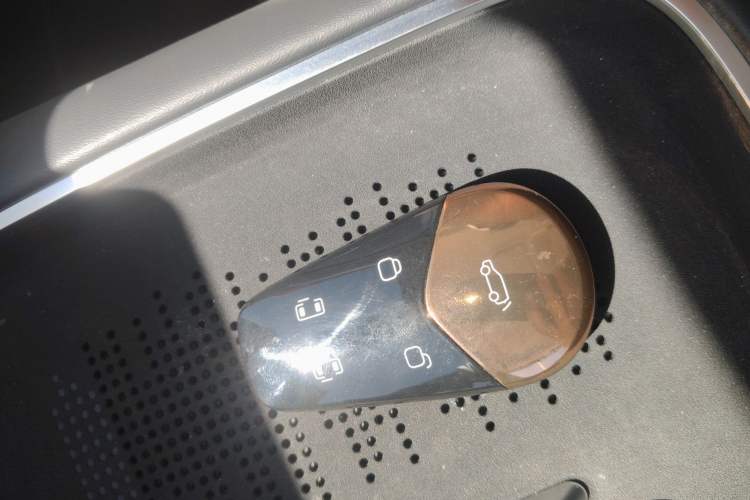 Used VOYAH Dream 2025 PHEV Four-Wheel-Drive Flagship Version – Qiankun Edition Vehicle Key