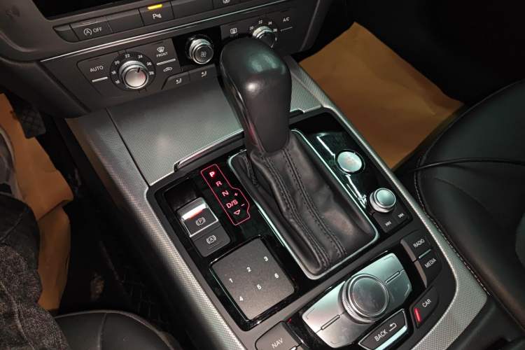 Used Audi A6L 2018 30th Anniversary Edition 35 TFSI Fashion Model
