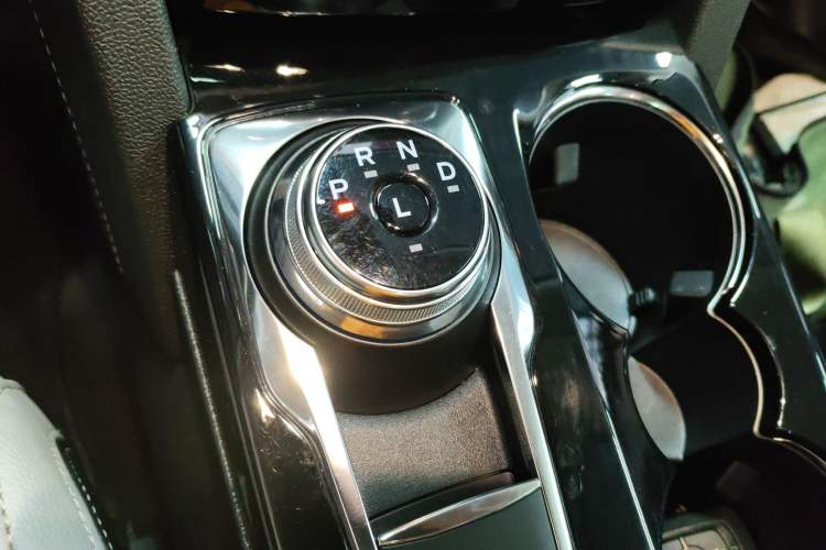 Used Ford Escape 2020 EcoBoost 245 Four-Wheel Drive Luxury Edition