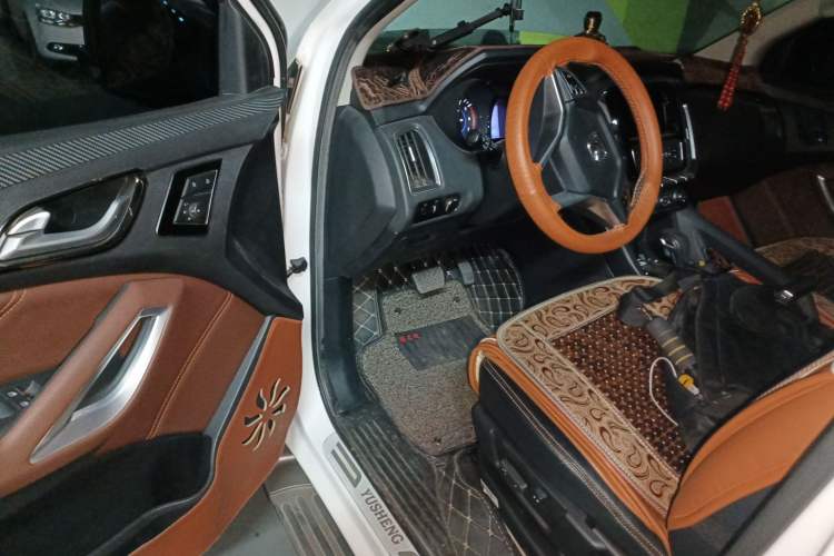 Used JMC Yusheng S350 2016 2.0T Automatic All-Wheel Drive Gasoline Luxury Version with Sunroof 5 Seats
