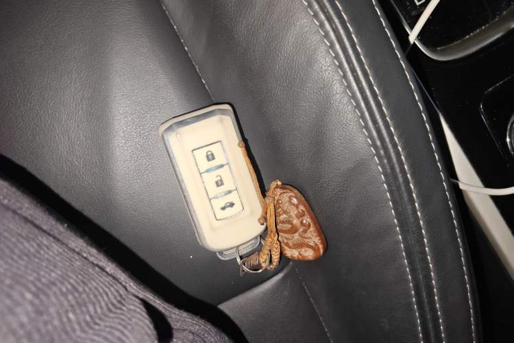 Used Mitsubishi Outlander 2019 2.4L 4x4 Zhi Xiang Edition 5 Seats China V Emission Standard