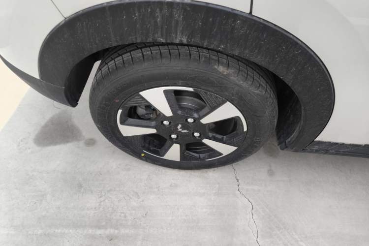 Used Wuling Bingo PLUS 2024 330 km Range Five-Seater Version
