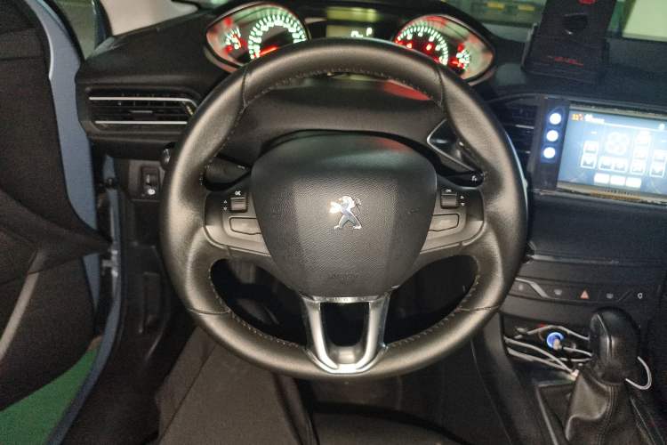Used Peugeot 308S 2015 1.2T Automatic Jingchi Edition Steering Wheel