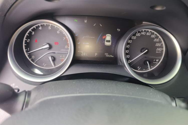 Used Toyota Camry 2018 2.5G Luxury Edition Odometer Close Up