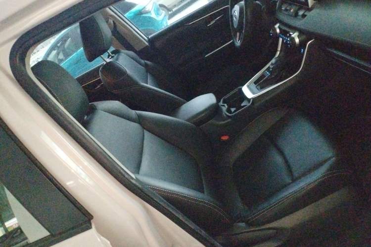 Used Toyota RAV4 2021 2.0L CVT Two-Wheel Drive Fashion Edition
